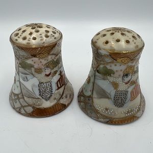 Antique Hand Painted Royal Satsuma Nippon Salt & Pepper Shaker Set W/Gold Accent